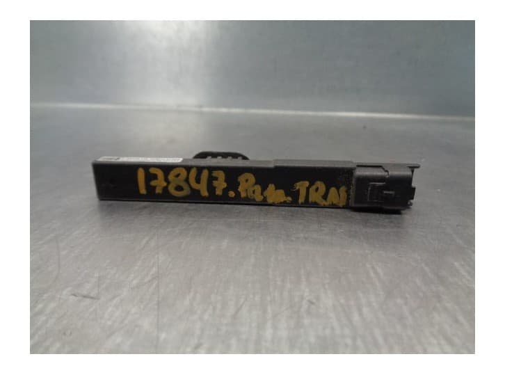 Recambio de antena para citroën c3 iii (sx) 1.2 vti 82 referencia OEM IAM 9672409080