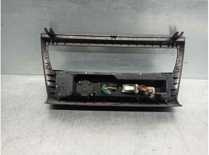 Recambio de mando climatizador para bmw x3 (e83) 2.0 sd referencia OEM IAM 66113443981 2