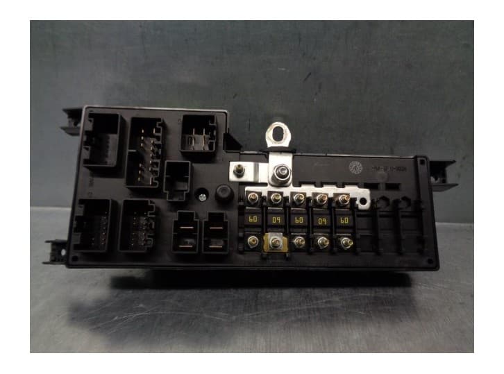 Recambio de caja reles / fusibles para volvo s60 i (384) d5 referencia OEM IAM 518828017