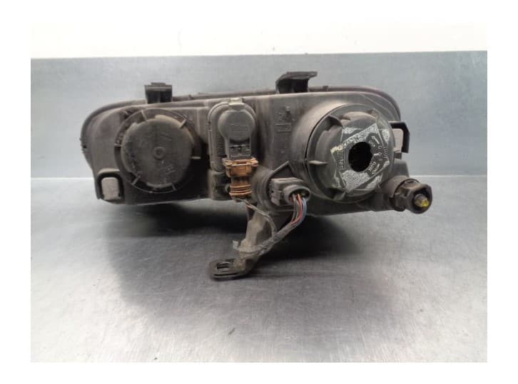 Recambio de faro derecho para mg zr 2.0 td referencia OEM IAM XBC000580 89006349 VALEO 2