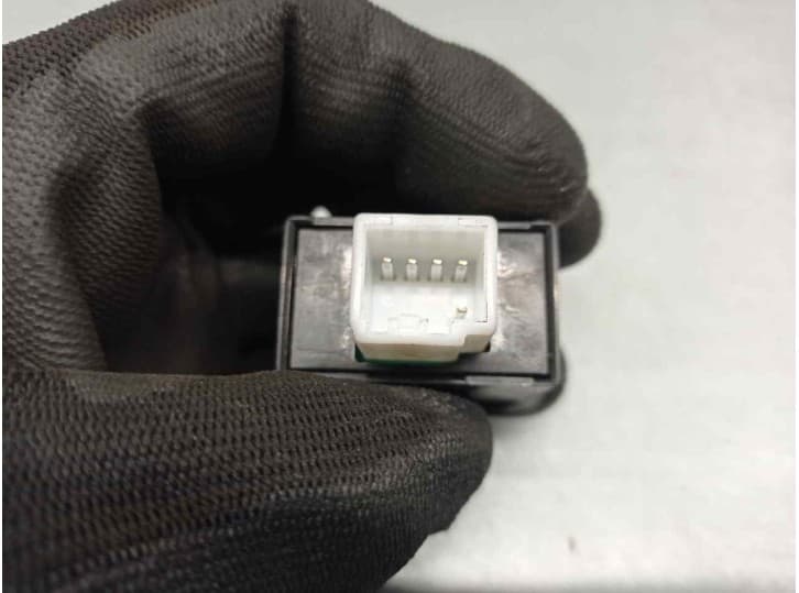 Recambio de interruptor para hyundai ix55 3.0 v6 crdi 4wd referencia OEM IAM 932503J000 2
