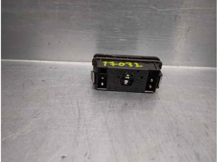 Recambio de warning para bmw 5 (e34) 525 tds referencia OEM IAM 61311374220 2