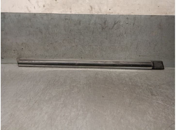 Recambio de molduras traseras para seat 127 (127a) 0.9 referencia OEM IAM HB HB