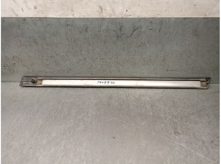 Recambio de molduras traseras para seat 127 (127a) 0.9 referencia OEM IAM HB HB 2