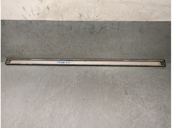 Recambio de molduras delanteras para seat 127 (127a) 0.9 referencia OEM IAM HB HB 2