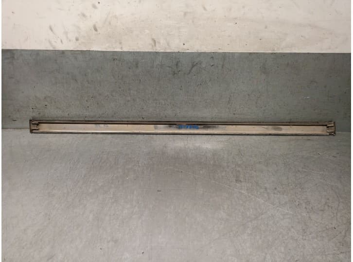 Recambio de molduras delanteras para seat 127 (127a) 0.9 referencia OEM IAM HB HB 2
