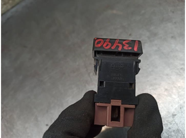 Recambio de botones salpicadero para nissan pick up (d22) 2.5 td 4wd referencia OEM IAM 4