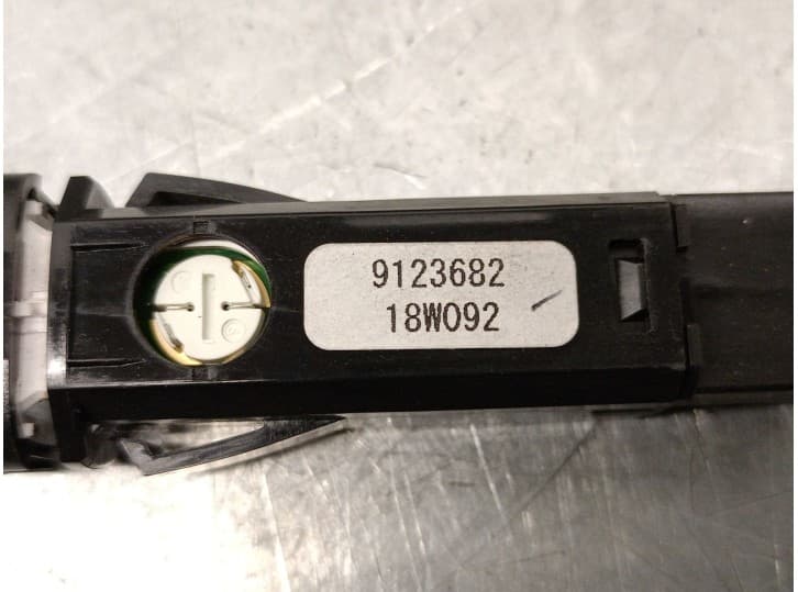 Recambio de warning para volvo v40 hatchback (525) d2 referencia OEM IAM 9123682 9123682 5