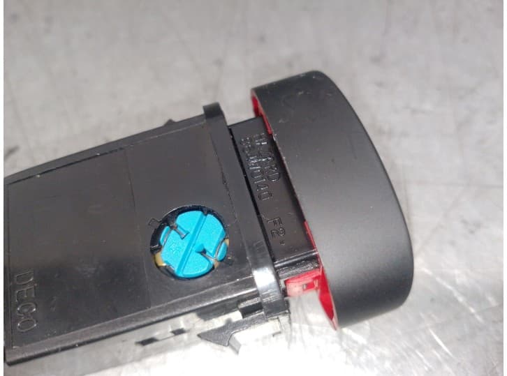 Recambio de warning para maxus amingo 2.0 referencia OEM IAM 864W0140 4