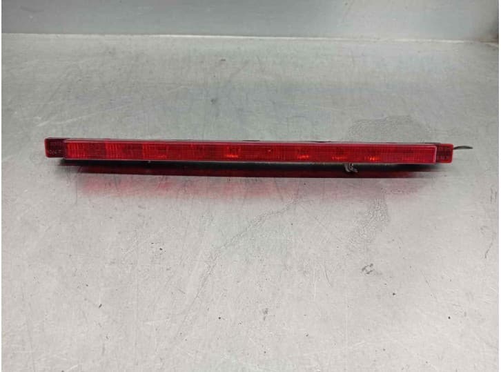 Recambio de luz central de freno para audi a3 (8l1) 1.6 referencia OEM IAM 8D9945097B