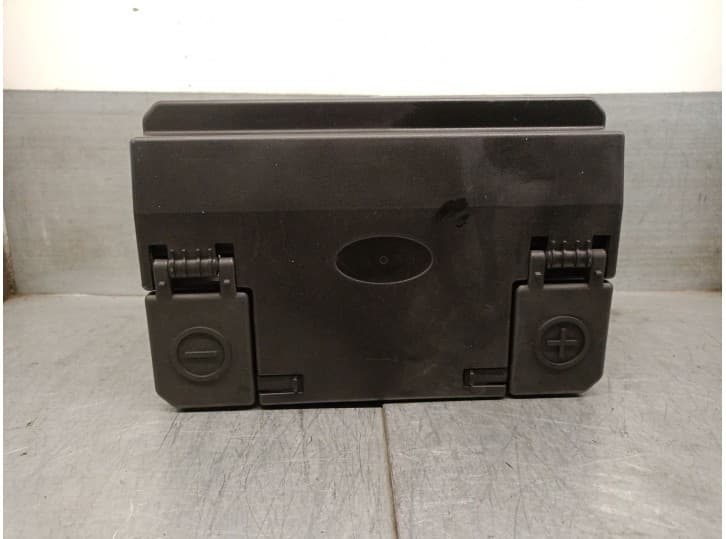 Recambio de moldura para ssangyong xlv suv e-xgi 160 referencia OEM IAM 2684035100