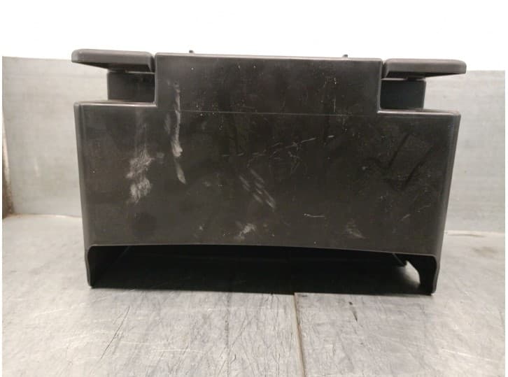 Recambio de moldura para ssangyong xlv suv e-xgi 160 referencia OEM IAM 2684035100 2
