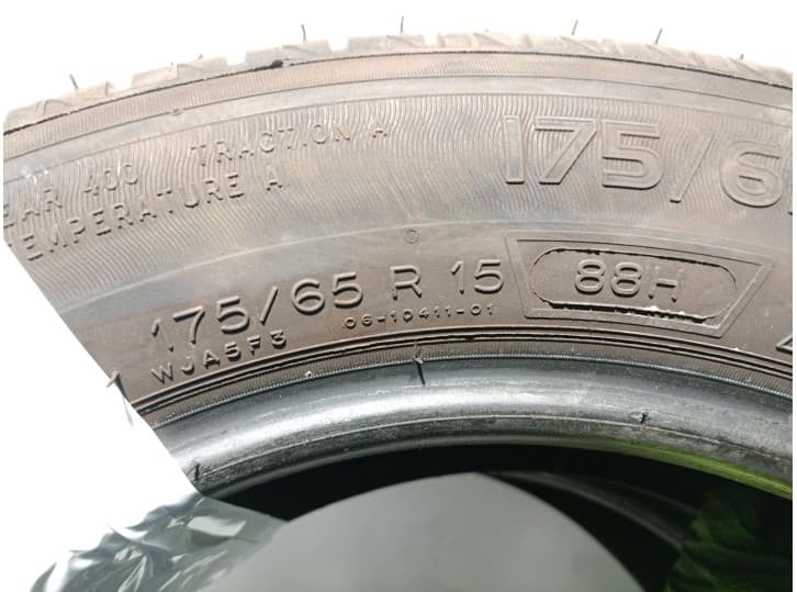Recambio de neumatico/s para toyota yaris (_p13_) 1.5 (nsp131_) referencia OEM IAM 17565R1588H 4