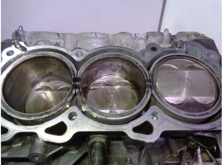 Recambio de bloque para nissan altima referencia OEM IAM VQ35 558014Z 101038Y0V0 5
