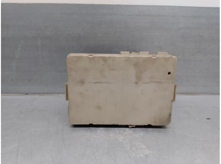 Recambio de caja reles / fusibles para nissan altima referencia OEM IAM 284B78J020 3