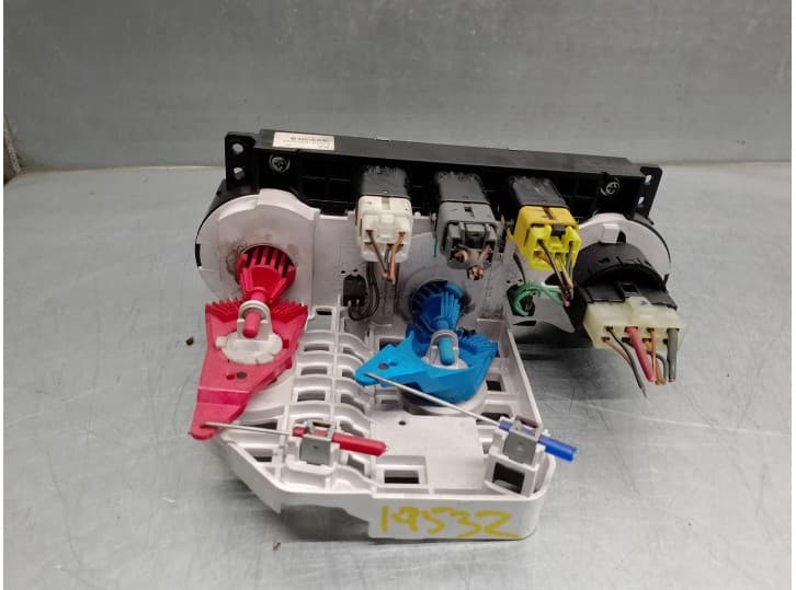 Recambio de mando climatizador para hyundai i10 i (pa) 1.2 referencia OEM IAM 972500X0304 2