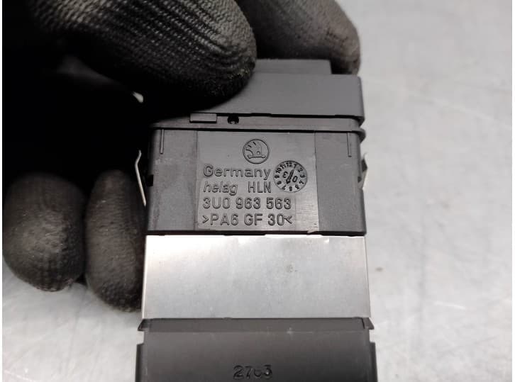 Recambio de interruptor para skoda superb i (3u4) 1.9 tdi referencia OEM IAM 3U0963563 4