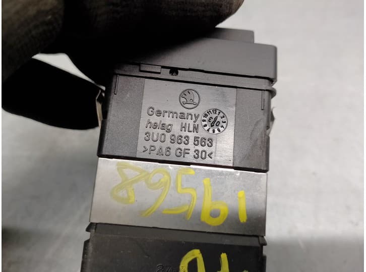 Recambio de interruptor para skoda superb i (3u4) 1.9 tdi referencia OEM IAM 3U0963563 3