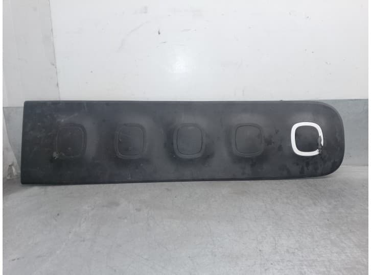 Recambio de moldura para citroën c3 iii (sx) 1.2 vti 82 referencia OEM IAM 9813091377