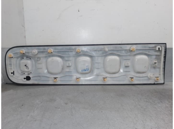 Recambio de moldura para citroën c3 iii (sx) 1.2 vti 82 referencia OEM IAM 9813091377 2