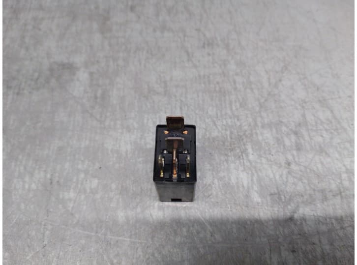 Recambio de rele para dodge caliber 2.0 crd referencia OEM IAM G8HE1C7TR1  OMRON 2