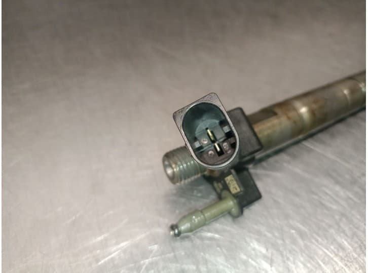 Recambio de inyector para bmw 5 (f10) 530 d referencia OEM IAM 780542803 4