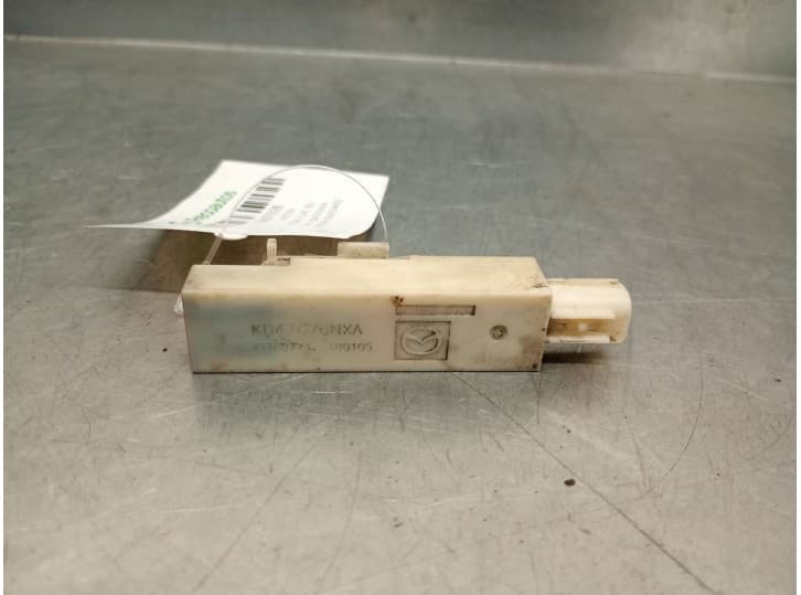 Recambio de antena para mazda 3 sedán (bm_, bn_) 2.2 d referencia OEM IAM KD47676NXA