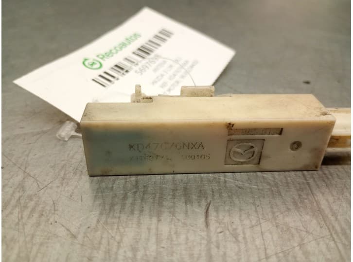 Recambio de antena para mazda 3 sedán (bm_, bn_) 2.2 d referencia OEM IAM KD47676NXA 4