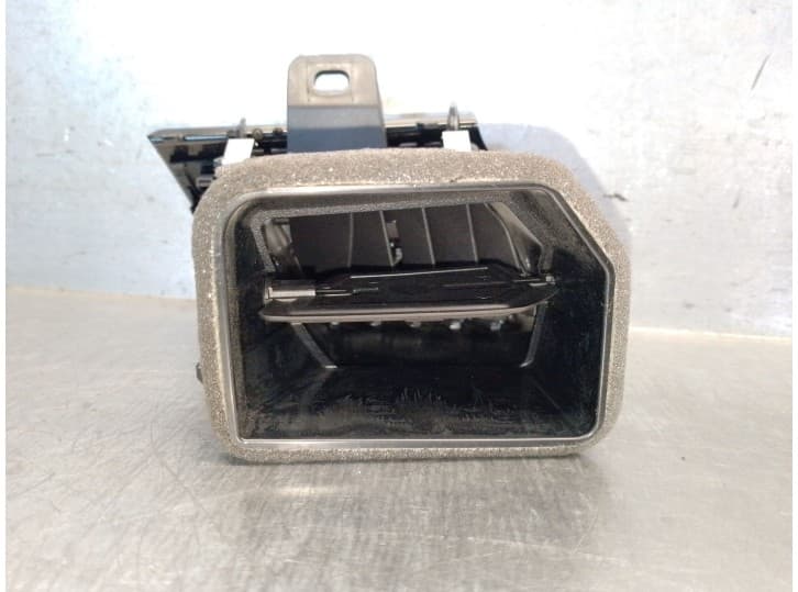 Recambio de aireador para audi q3 (f3b) 35 tdi referencia OEM IAM 83B820901 83B820901 4