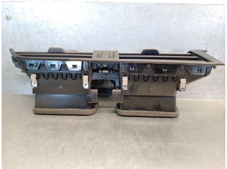 Recambio de aireador para audi q3 (f3b) 35 tdi referencia OEM IAM 83B820903 83B820903 3