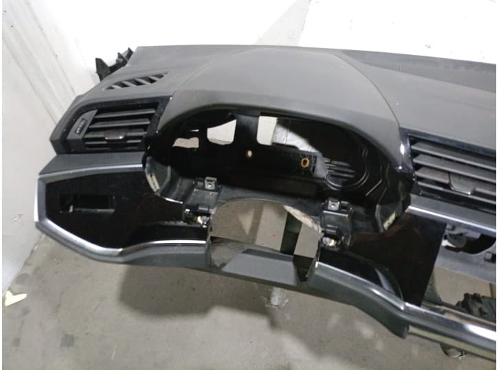 Recambio de salpicadero para audi q3 (f3b) 35 tdi referencia OEM IAM 83B857001 83B857001 2