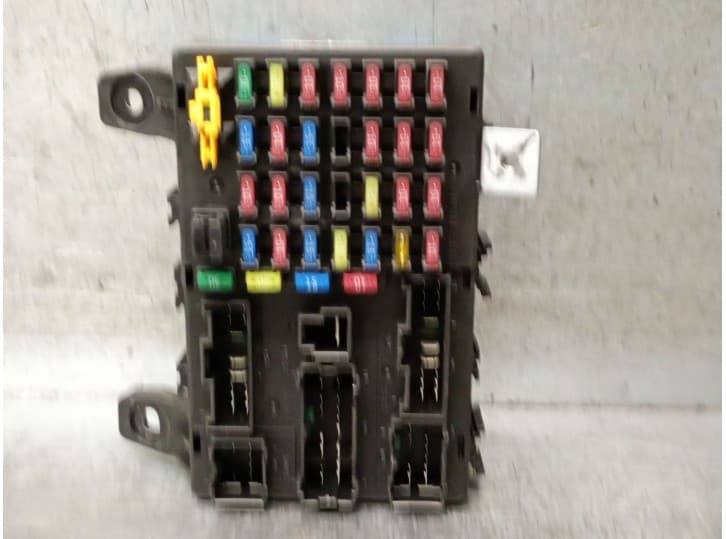 Recambio de caja reles / fusibles para hyundai getz (tb) 1.1 referencia OEM IAM 911981C010