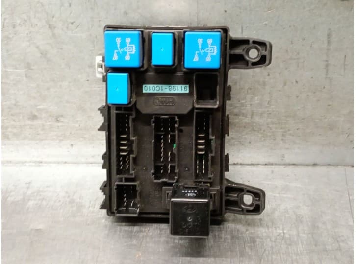 Recambio de caja reles / fusibles para hyundai getz (tb) 1.1 referencia OEM IAM 911981C010 2