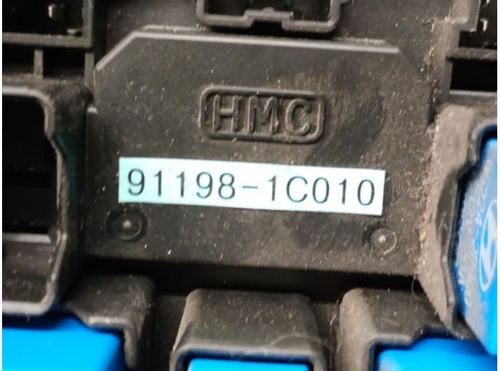 Recambio de caja reles / fusibles para hyundai getz (tb) 1.1 referencia OEM IAM 911981C010 4