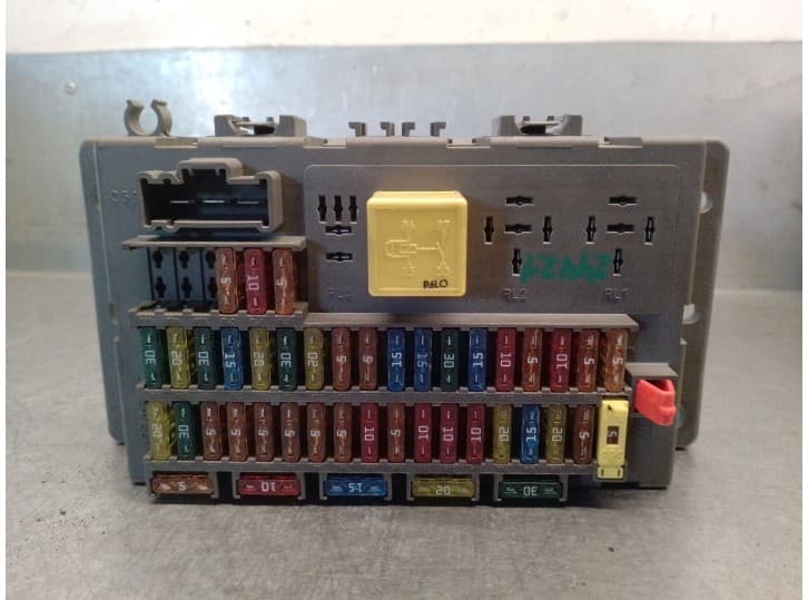 Recambio de caja reles / fusibles para rover 75 (rj) 2.0 cdt referencia OEM IAM YQE103138