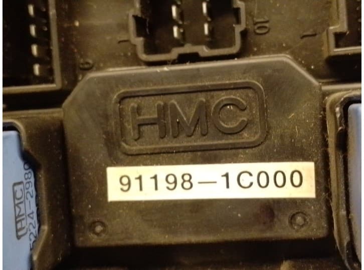 Recambio de caja reles / fusibles para hyundai getz (tb) 1.6 referencia OEM IAM 911981C000 4