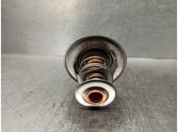 Recambio de termostato para kia sorento referencia OEM IAM 22882K 2