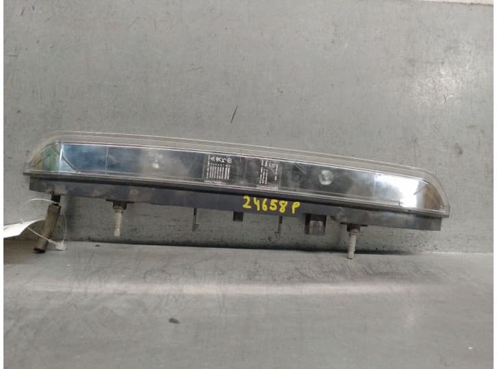 Recambio de luz central de freno para jeep avenger 1.2 referencia OEM IAM 9688016380 2