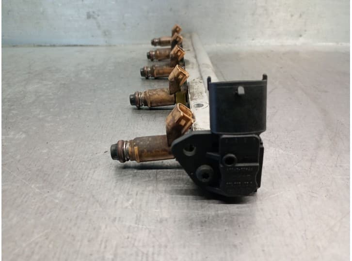 Recambio de rampa inyectora para volvo v50 (545) 2.4 referencia OEM IAM 31355799 31355799 2