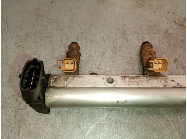 Recambio de rampa inyectora para volvo v50 (545) 2.4 referencia OEM IAM 31355799 31355799 3
