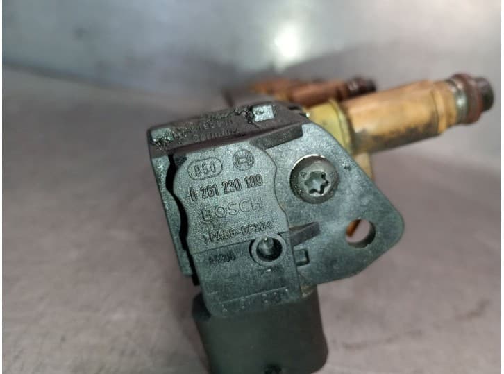 Recambio de rampa inyectora para volvo v50 (545) 2.4 referencia OEM IAM 31355799 31355799 5