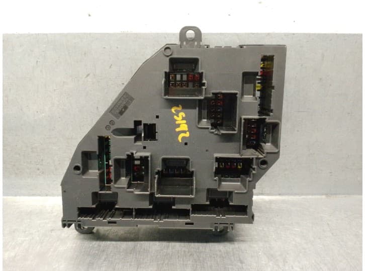 Recambio de caja reles / fusibles para bmw 5 (f10) 520 d referencia OEM IAM 317033451F 2