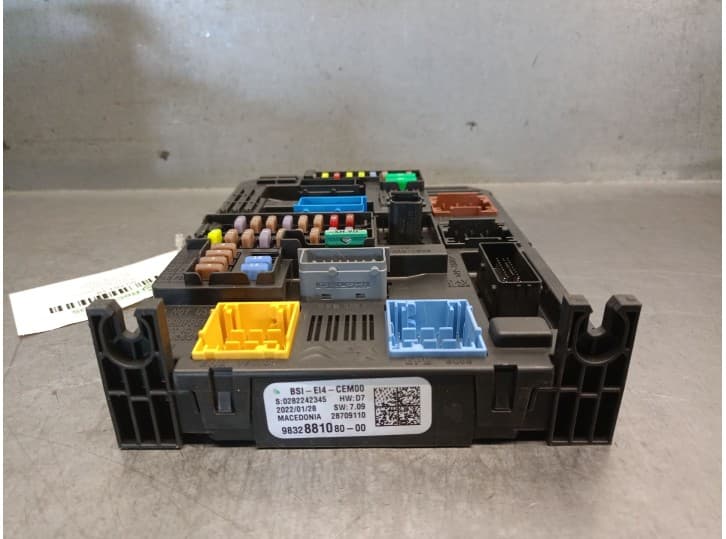 Recambio de caja reles / fusibles para opel mokka 1.2 (76) referencia OEM IAM 9832881080 3