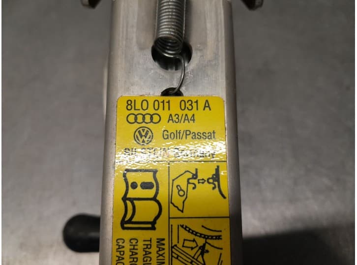 Recambio de gato para audi a3 (8l1) 1.8 referencia OEM IAM 8L0011031A 8L0011031A 3