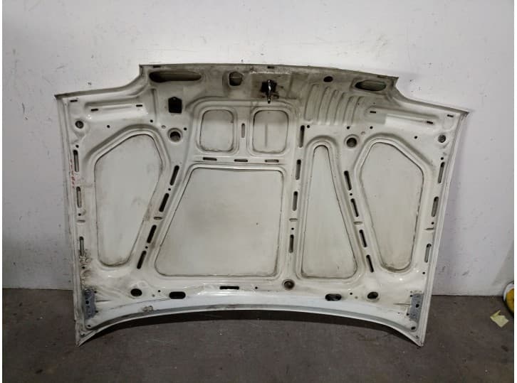 Recambio de capot para ford fiesta iii (gfj) 1.1 referencia OEM IAM 7152489 7152489 3