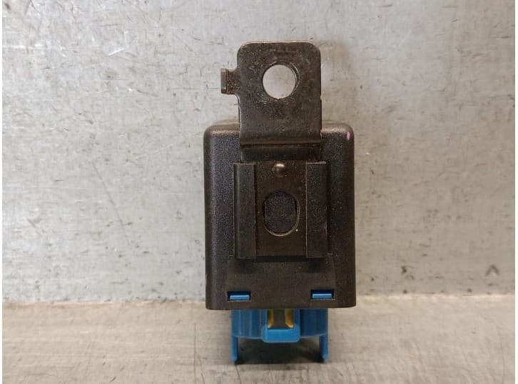 Recambio de rele para kia magentis ii (mg) 2.0 crdi referencia OEM IAM 3951027010 2