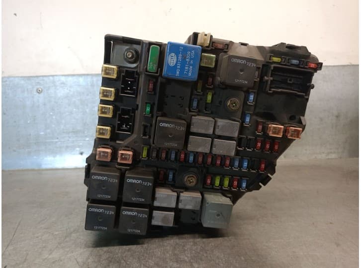 Recambio de caja reles / fusibles para cadillac srx 3.6 awd referencia OEM IAM P15208766