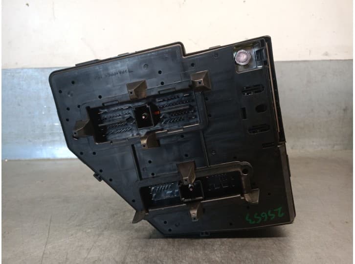 Recambio de caja reles / fusibles para cadillac srx 3.6 awd referencia OEM IAM P15208766 2