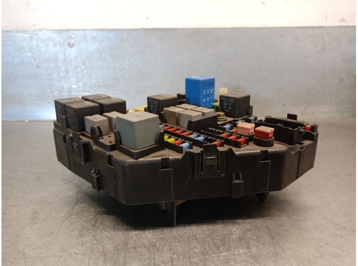 Recambio de caja reles / fusibles para cadillac srx 3.6 awd referencia OEM IAM P15208766 3