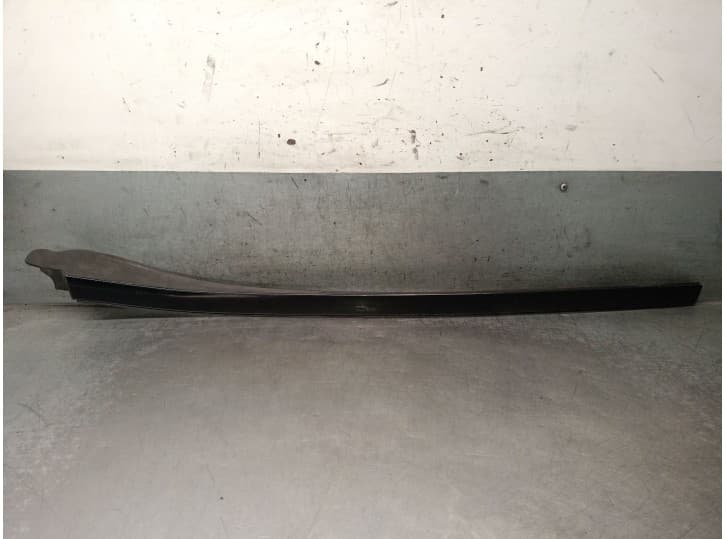 Recambio de molduras delanteras para infiniti qx30 2.2 d awd referencia OEM IAM 23637